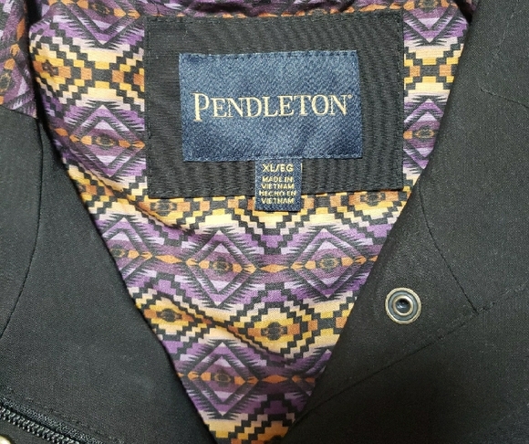 Pendleton | Woman's Hooded Rain Jacket with Patterned Lining - Picture 2 of 8